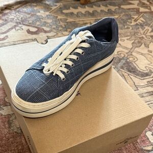 Clarks Navy Blue Sneakers with White Accents